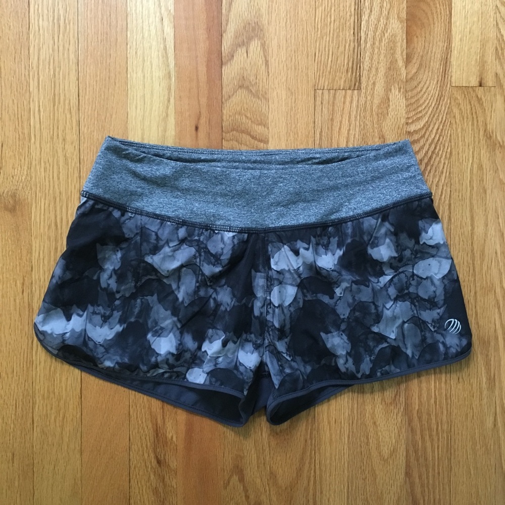 Gray patterned athletic shorts, size medium